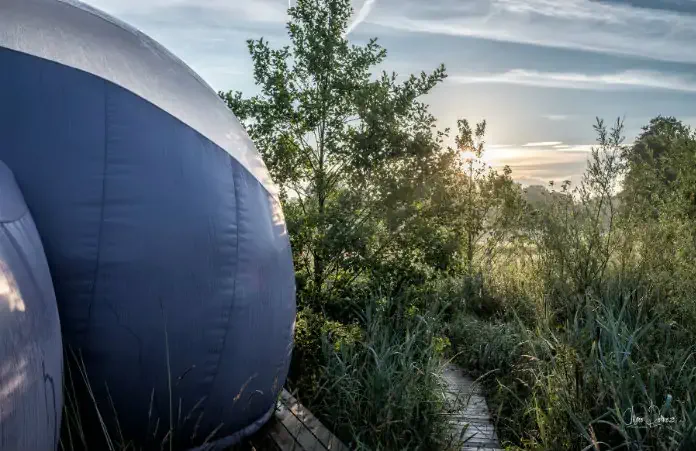 hotel insolite belgique - voilà à quoi ressemble un hôtel dans une bulle - La Case de l’Oncle Henri à Forge-Philippe