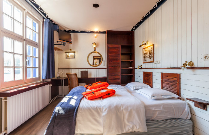 hotel insolite belgique - l'intérieur maritime de l'hôtel de Barge